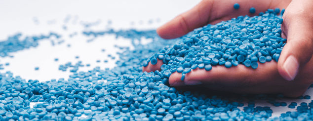 Plastic recycling extruders